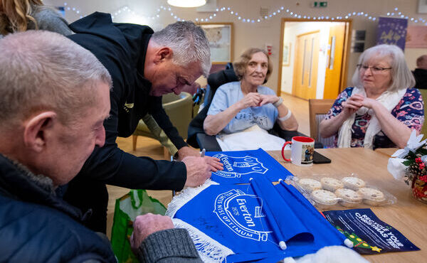 Everton Ambassadors Pay Christmas Visit To Woodlands Hospice